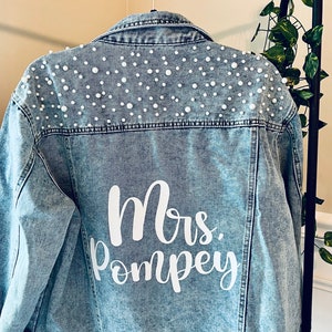 Mrs Pearl Jean Jacket, Bride Jean Jacket, Personalized Jean Jacket,Pearl Bride Jacket, Mrs Denim Jacket, Gift for Wife, Valentine’s Day Gift