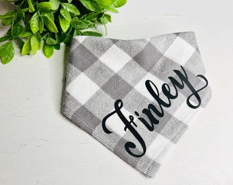 Bandana per cani Buffalo, bandana per cani a quadri grigi e bianchi, bandana personalizzata, bandana per cani a quadri, bandana in flanella, sciarpa per cani, cane di Natale,