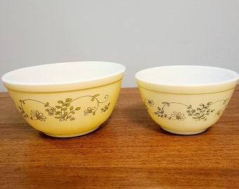 Vintage Pair PYREX Nesting Mixing Bowls Shenandoah Yellow Green Vine 401 & 402