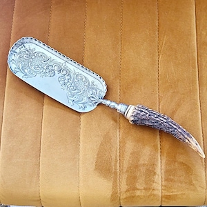 Ornate Engraved Victorian Silver Plate Antler / Stag / Horn Handle Crumb Catcher