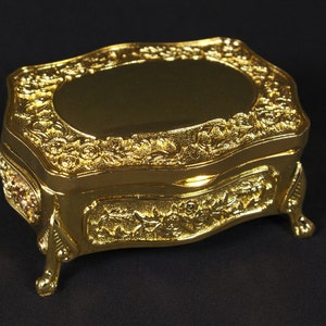 Boîte Arras de mariage et 13 pièces de monnaie en option motif floral doré gravé personnalisé