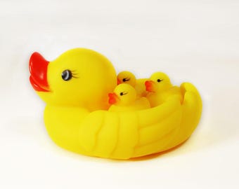 Rubber Duck Family Set – Mom and 3 Squeaky Ducklings Bath Toy