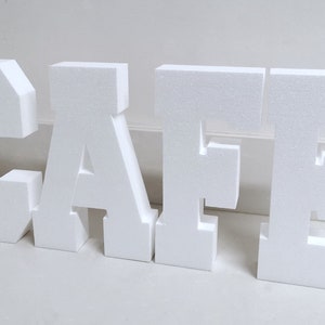 Letras y números jumbo de espuma independientes de 6", 12" y 23" para letreros, decoraciones y proyectos