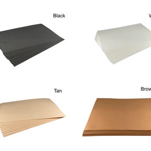 Puede incluir: Cuatro montones de hojas de papel en negro, blanco, beige y marr&oacute;n. Cada color se muestra en una pila de hojas, con el nombre del color etiquetado encima. Las hojas son rectangulares.