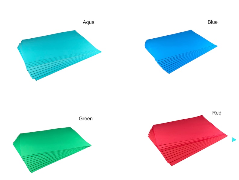 Puede incluir: Cuatro pilas de papel de colores: aguamarina, azul, verde y rojo. Cada pila es rectangular y tiene un ligero &aacute;ngulo, con el nombre del color encima. Las pilas aguamarina y azul est&aacute;n arriba, y las pilas verde y roja abajo.