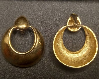 Gold Scrollwork 20th Mid-century Clip Earrings