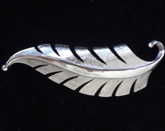 Pastelli Mid-Century Silver Leaf Design Pin