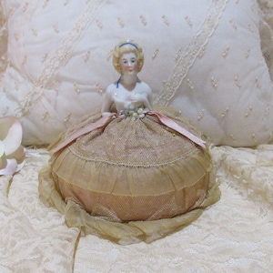 German Half Doll Pin Cushion, c1940; Vintage Pin Cushion