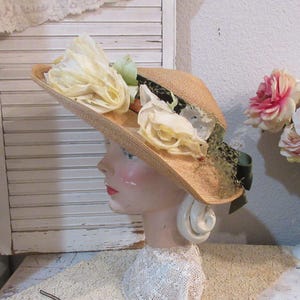 White Vintage Straw Hat 1940 - Etsy display picture 1
