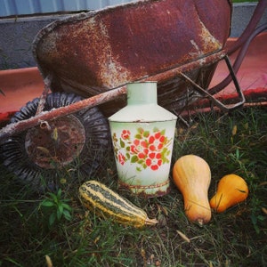Farmhouse Kitchen Retro,Water green  kettle Vintage Enamel large can with flower  ornament ,Vintage enamel Water can Shabby Chic Kitchen Dec