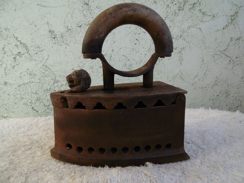 Old charcoal iron Wood handle Clothes iron Antique iron Vintage primitive iron lion/'s head Iron with lid Iron coal Iron collectible