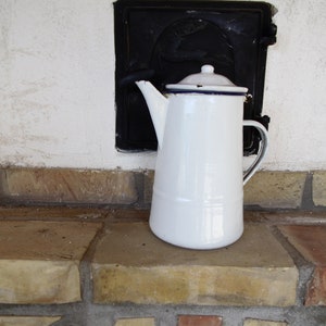 2 liter tea / coffee jug, white enamel kettle, white kitchen enamel kettle, kitchen utensil, rustic kitchen ornament, white kitchen