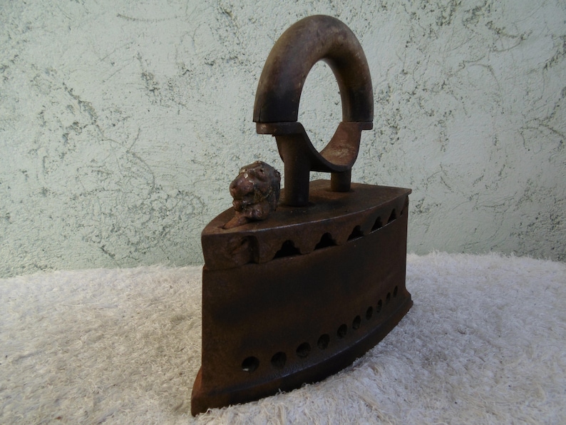 Old charcoal iron Wood handle Clothes iron Antique iron Vintage primitive iron lion/'s head Iron with lid Iron coal Iron collectible