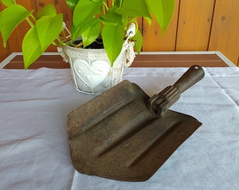 Old Cast Iron Carbon Shovel - Small Coal Shovel - Home Decor - Farmhouse Decor