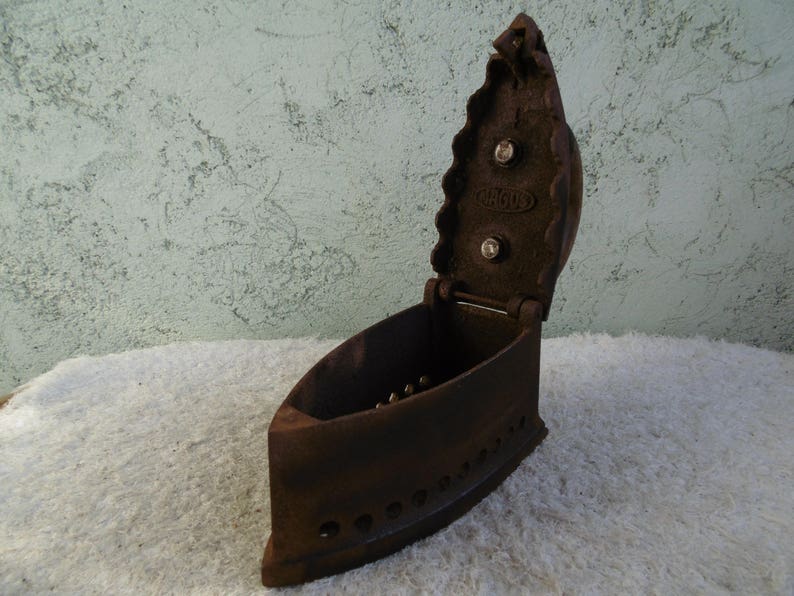 Old charcoal iron Wood handle Clothes iron Antique iron Vintage primitive iron lion/'s head Iron with lid Iron coal Iron collectible