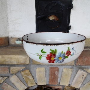 Vintage Enamel Bowl - Kitchenalia - Farmhouse Decor - Shabby Chic Kitchen Decor - Enamelware