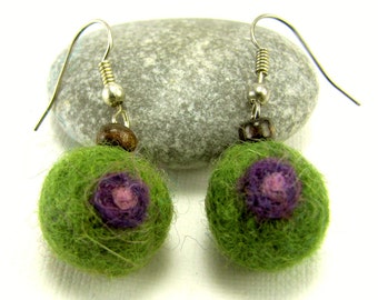 Felted Earrings , Art Jewelry , Wool Jewelry , Green Jewelry , Felt Balls Earrings , Felt , Green Earrings , Dangle Earrings , Accessories