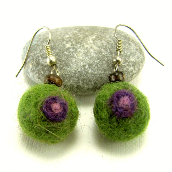 Felted Earrings , Art Jewelry , Wool Jewelry , Green Jewelry , Felt Balls Earrings , Felt , Green Earrings , Dangle Earrings , Accessories