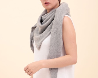 light grey cashmere triangle scarf, grey cashmere scarf, cashmere shawl, cashmere throw, cashmere wrap, cashmere scarf, light grey scarf