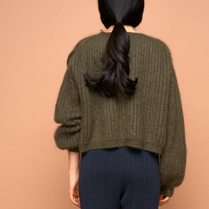 bomber jacket, oliv, khaki, SABRINA WEIGT, knitwear, mohair, knitted bomber jacket, chunky knit, oversized knit,cardigan,mohair knit,fashion image 5