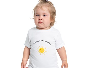 Camiseta para bebé "El pequeño rayo de sol de mamá" / Camiseta con dibujo de sol sonriente hecho a mano