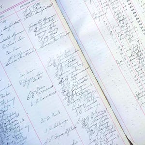 Libro mastro antico, libro mastro di sconto, anni 1890, splendida calligrafia, tabelle scritte a mano, quaderno di esercizi matematici, effimeri d'epoca