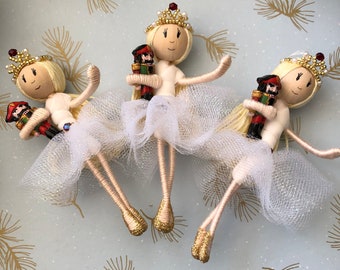 Clara notenkraker ballet opknoping kerstornament, miniatuur kerstpop wit, blond haar