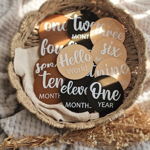 Pietra miliare mensile del bambino / pietra miliare in acrilico colorato / Hello world / Accessori per foto del bambino Primo anno del bambino / Primi mesi del bambino / Colore neutro