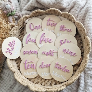 Jalon mensuel pour bébé | bois et acrylique à personnaliser | Bonjour tout le monde | Accessoires photo pour bébé La première année de bébé | Premiers mois de bébé | Disque acrylique