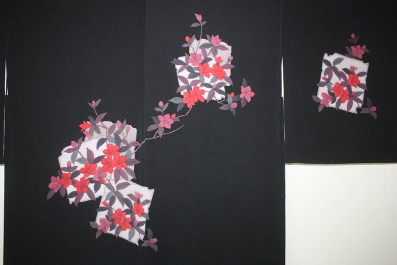 Japanese vintage silk Freehand drawing dyeing haori coat jacket of\u3000Pattern of flower of black\u3000background
