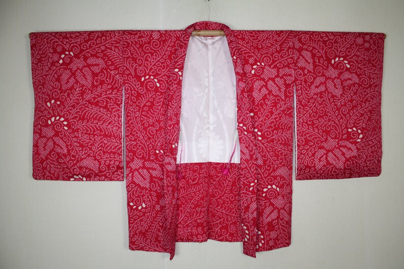 Japanese vintage Gorgeous and impressive soft silk shibori Tie-dye haori jacket of red Graceful paulownia pattern