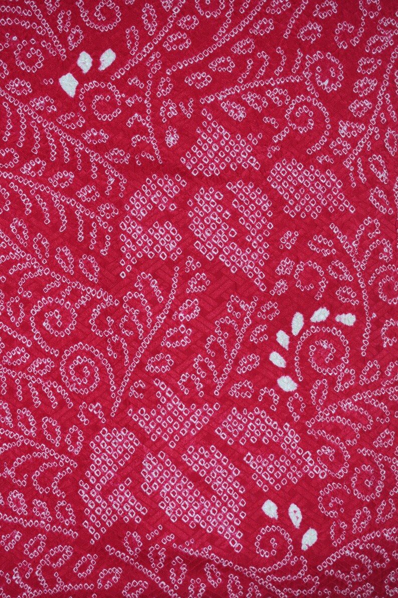 Japanese vintage Gorgeous and impressive soft silk shibori Tie-dye haori jacket of red Graceful paulownia pattern