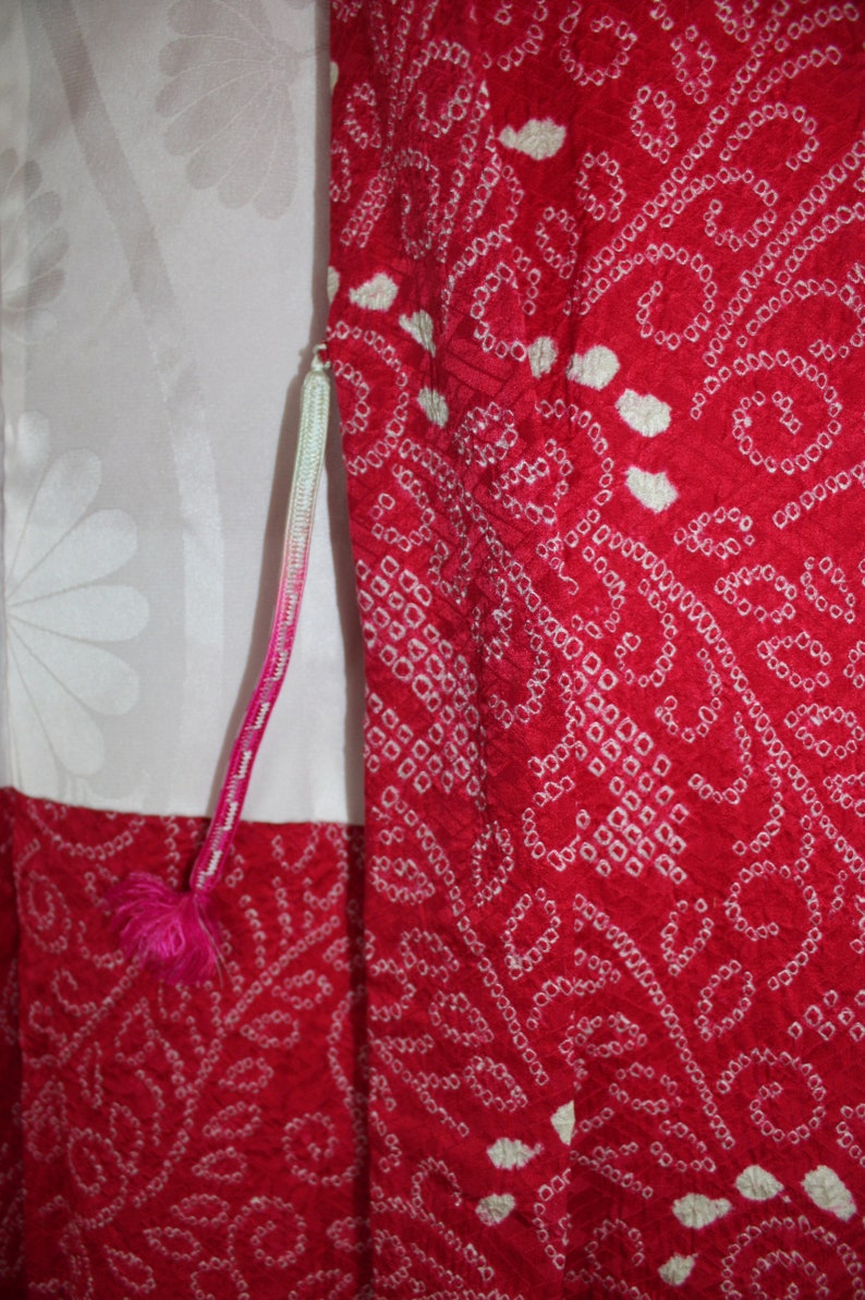 Japanese vintage Gorgeous and impressive soft silk shibori Tie-dye haori jacket of red Graceful paulownia pattern