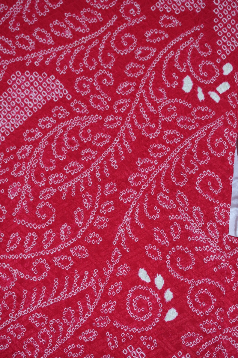 Japanese vintage Gorgeous and impressive soft silk shibori Tie-dye haori jacket of red Graceful paulownia pattern