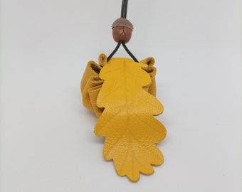 Petite pochette de médecine en cuir feuille de chêne jaune, arbre celtique Ogham, chêne lyrique, pochette en cuir, pochette de médecine, pochette, feuille de chêne