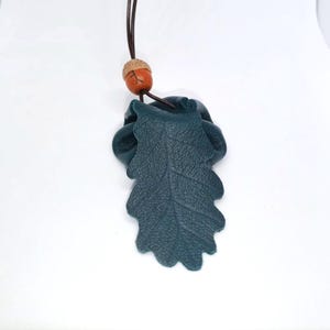 Petite pochette à pharmacie en cuir avec feuille de chêne vert, pochette en feuille de chêne