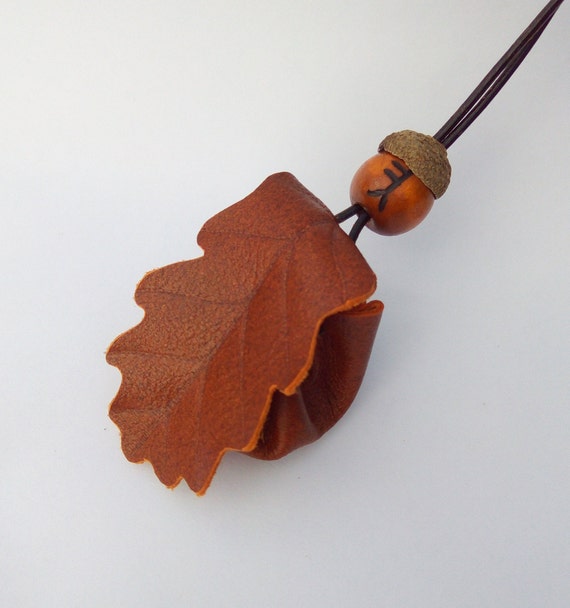 Small Brown Oak Leaf Leather Medicine Bag , Medicine Bag , Leather Bag , Oak Leaf , LARP , Ren Faire, Drawstring bag, Leaf Bag , Renaissance