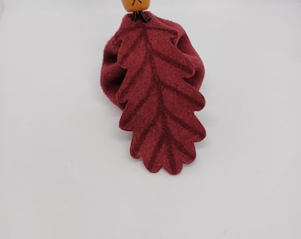 Petite pochette à médicaments en cuir feuille de chêne rouge, arbre celtique Ogham, chêne lyrique, pochette en cuir, pochette à médicaments, pochette, feuille de chêne