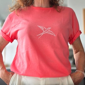 Swallow - Bird T-shirt - Unisex Softstyle T-Shirt