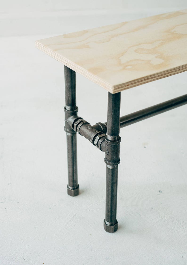 Panca / tavolo da esposizione in compensato di ferro nero e betulla immagine 3