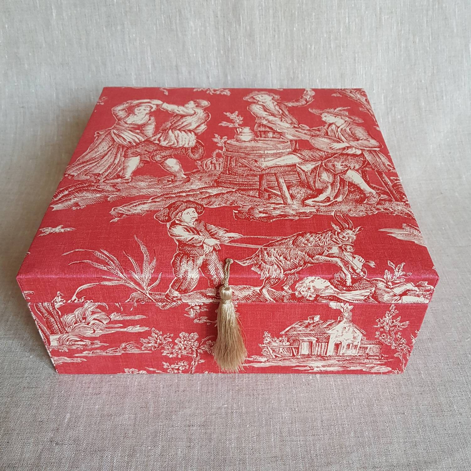 Rangement Pour Foulards, Tissu Pierre Frey, Toile de Jouy Rouge, Coffret Rangement, Boîte Décorative