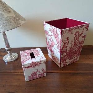 Cestino decorativo per la carta straccia, scatola per fazzoletti fatta a mano, tessuto Toile de Jouy di Pierre Frey, cestino per ufficio, set di decorazioni per la camera da letto