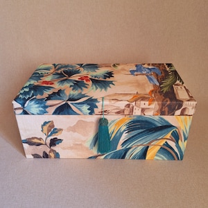 Caja para guardar bufandas, baúl decorativo tapizado en tela Pierre Frey, accesorio de almacenamiento personalizado, regalo especial para mamá