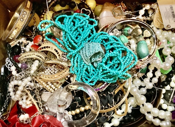 MYSTERY JEWELRY Grab Bag 5 LBS Treasure Box Jewelry Lot Broken Jewelry for  Crafts Bulk Jewelry Bulk Jewelry Wholesale 