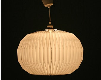 Vintage Style Le Klint, lampe à suspension lune blanche plissée, gousse ovoïde ouest-allemande, studio loft nervuré, ballon rond, milieu du siècle, rétro moderne