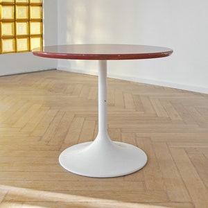 Vintage Ilse Möbel Model 3651 Glossy Marbled Red Tulip Coffee Side Table Round Circular Retro Mid Century Modern Space Age West German Cafe