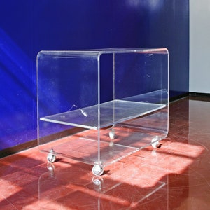 Vintage Michel Dumas Roche Bobois Estilo Lucite Side End Plexiglás Consola Mesa sobre Ruedas Era Espacial Era Atómica Panton Eames Record Stand
