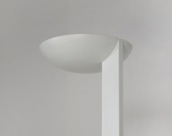Lámpara de pie estilo antorcha, alta, blanca, vintage, Gianfranco Frattini Relco Milano, minimalista, posmoderna, italiana, retro, con forma de cuenco, disco, OVNI, disco, brutalista.