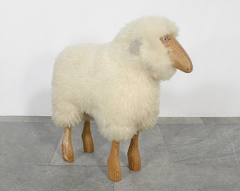 Vintage Hanns-Peter Krafft Meier Allemagne Laine duveteuse en bois mouton sculpture thérapeutique fait main jouet en peluche agneau pied tabouret pouf décoratif