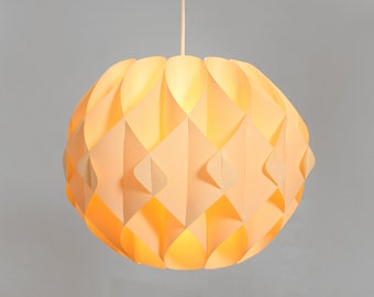 Grande lampe à suspension vintage danoise Lars Schiøler Hoyrup papillon lustre beige orange géométrique moderniste Mid-Century moderne rétro cocon